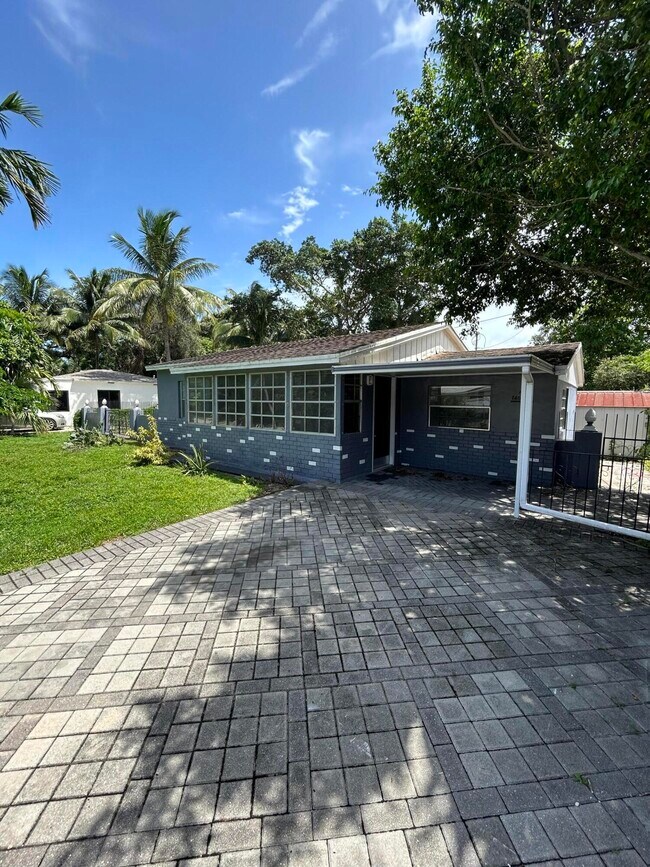 Building Photo - 1460 SW 29th St