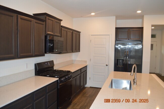 Building Photo - 2411 Urdaneta Way
