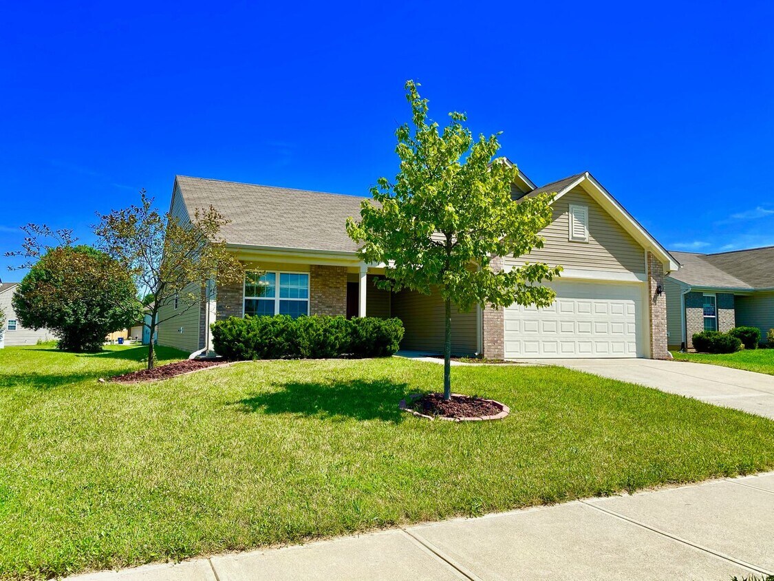 2132 Rossington Ln, Indianapolis, IN 46229 House Rental in