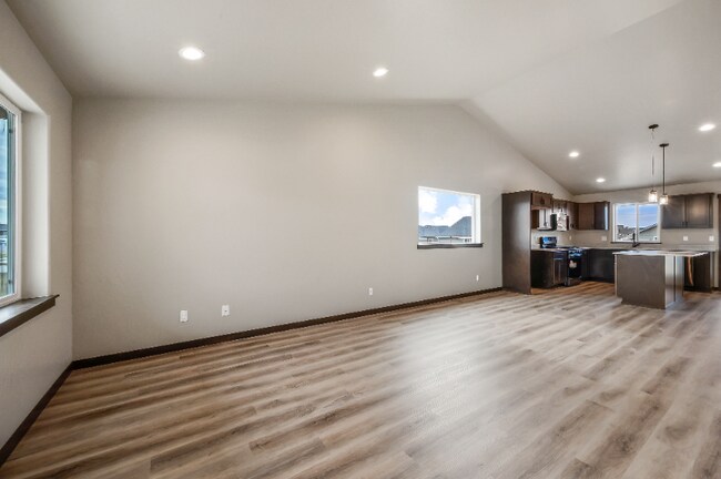 Building Photo - 5726 W Theismann Rd
