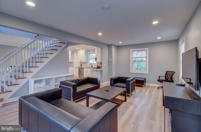 Foto del edificio - 421 Brentwood Blvd