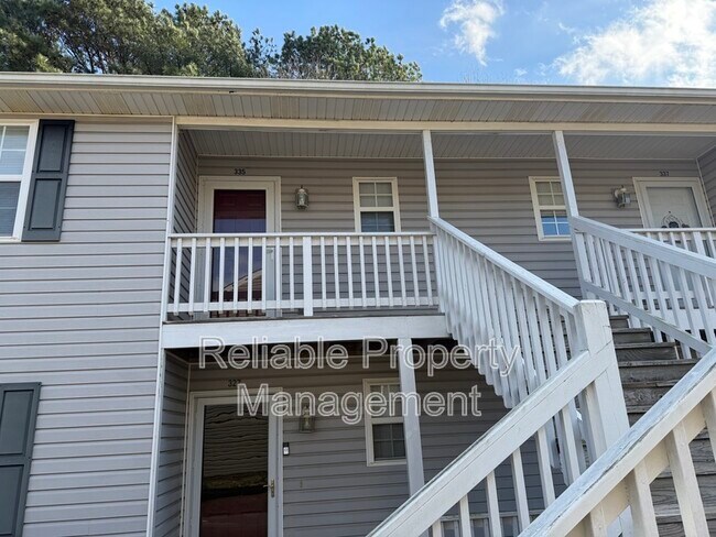 Building Photo - 335 S Moore St