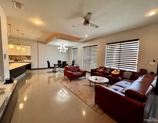 Foto del edificio - 1316 E Balboa Ave