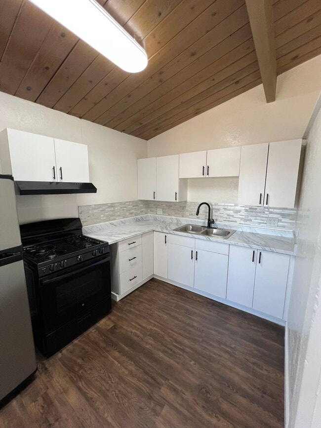 Building Photo - 2753 Buena Vista Ave
