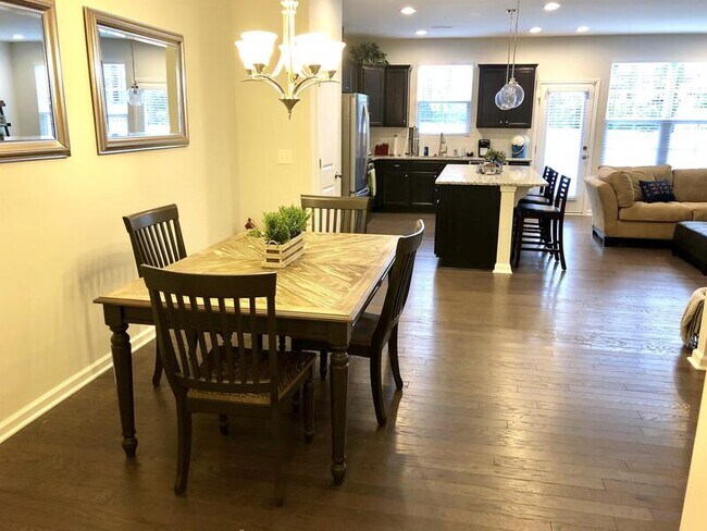 Foto del edificio - 705 Crimson Sage Ln