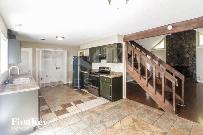 Foto del edificio - 5979 Rosewind Cir W