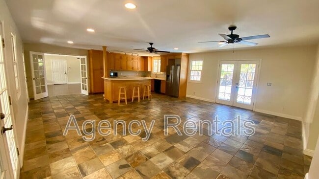 Building Photo - 575 N Kalaheo Ave