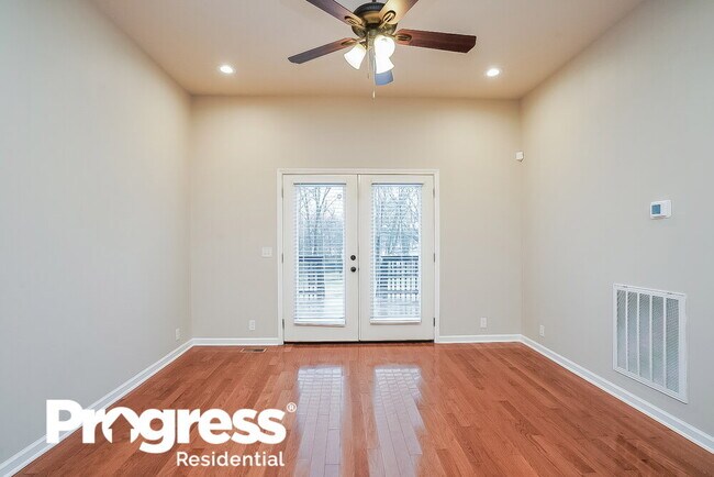 Building Photo - 3310 Anderson Rd