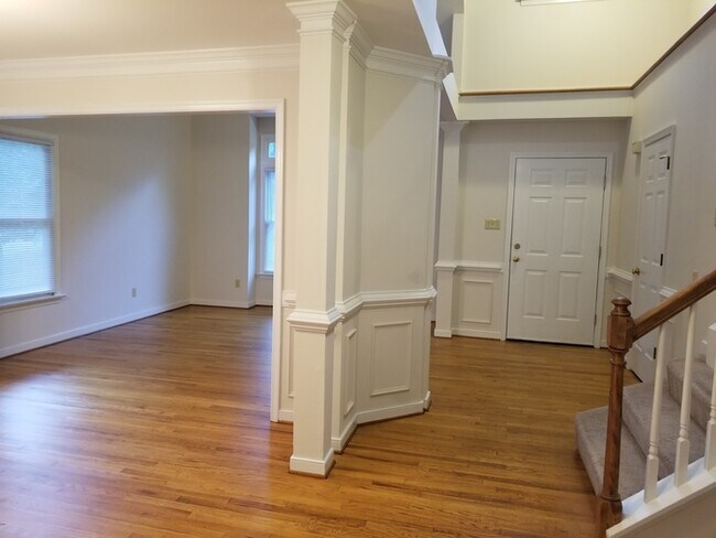 Foto del edificio - 2 Story Transitional in Woodlake