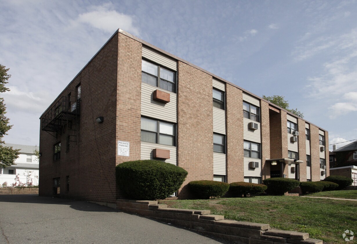 Primary Photo - 5 Charles St