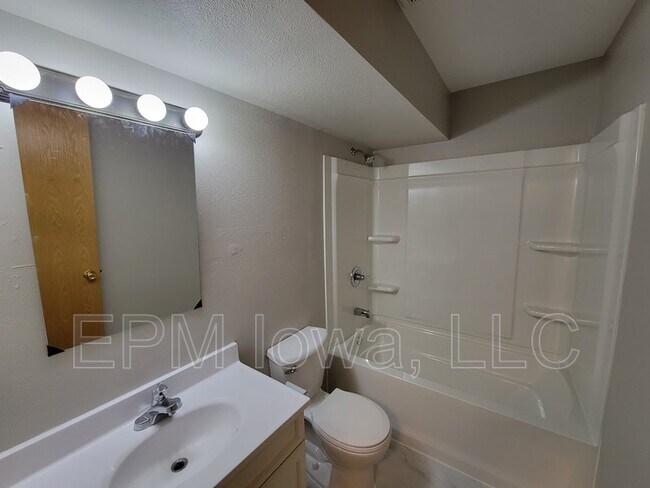 Foto del edificio - 1350 Meadow Ln