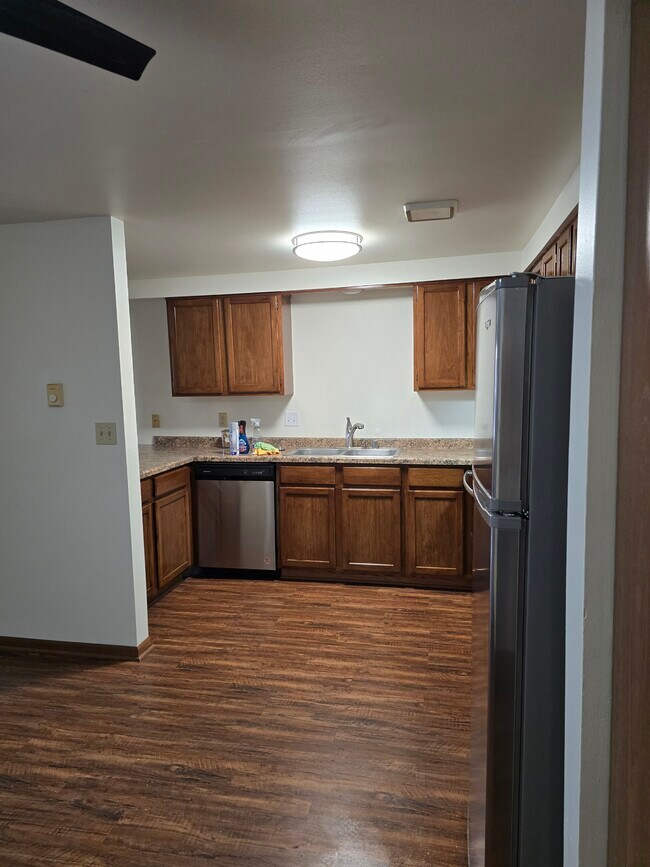 Building Photo - Creekside Apts