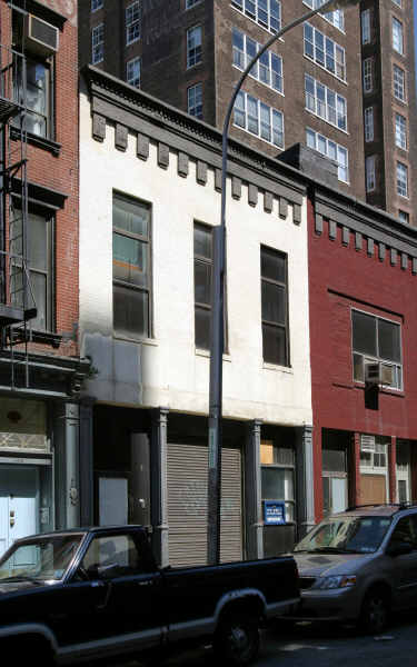 Foto del edificio antes de renovación - 144 Reade St