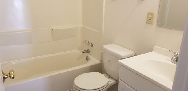 Building Photo - Cozy 2 Bedroom 1 bath located in heart of Crewe- Convenient to Fort Pickett