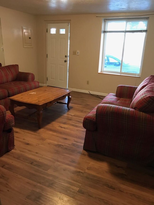 sala de estar - 108 S 10th St