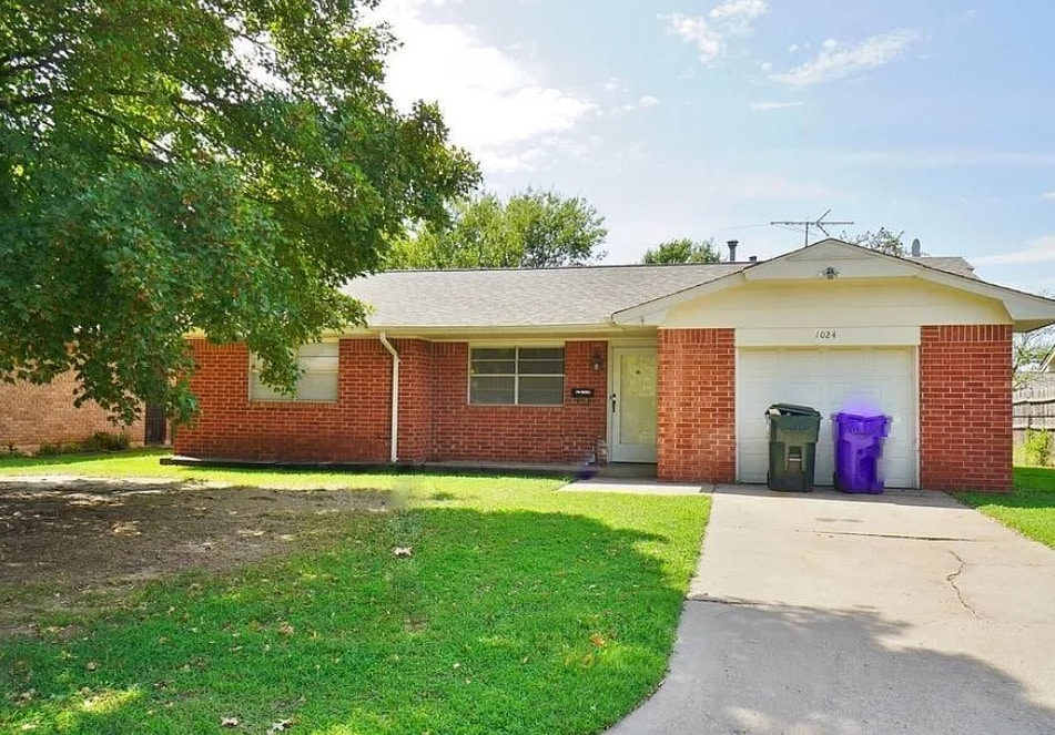 Photo - 1024 Mobile Cir (Norman, OK)