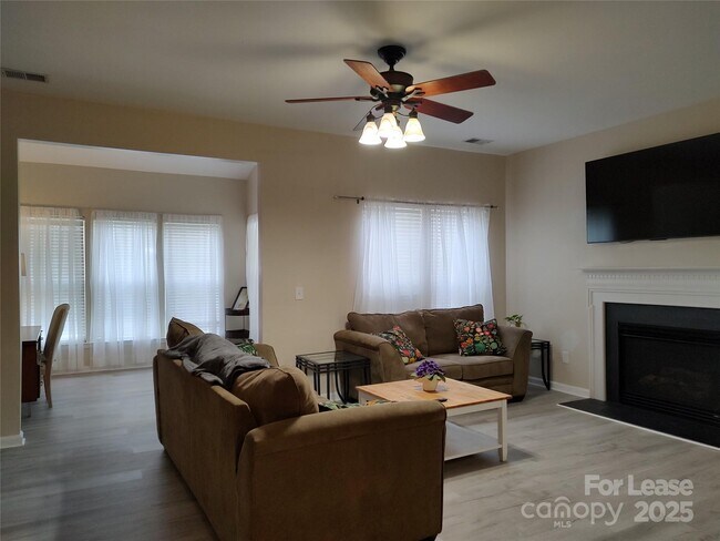 Building Photo - 9549 Glenashley Dr