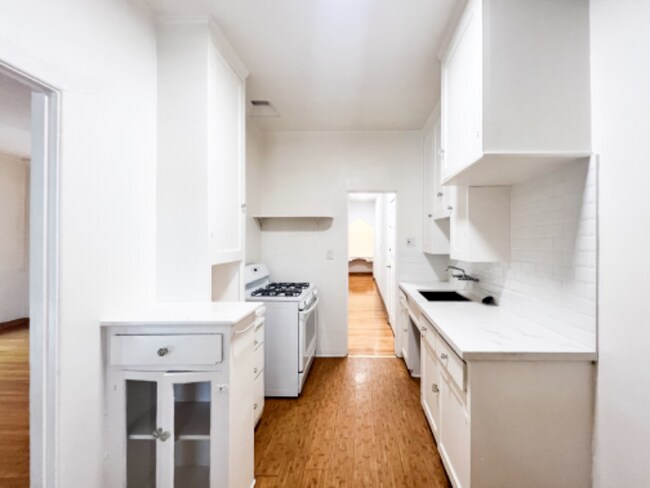 Foto del edificio - 366 N Sierra Bonita Ave