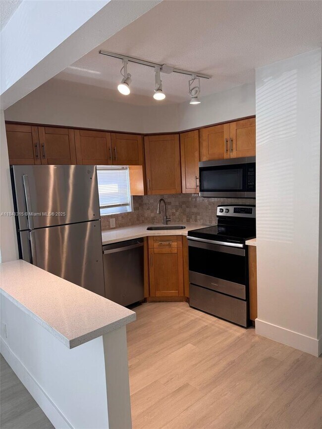 Foto del edificio - 1520 NE 56th St