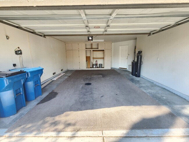 Building Photo - 3-bedroom, 1,329sqft single story home in ...