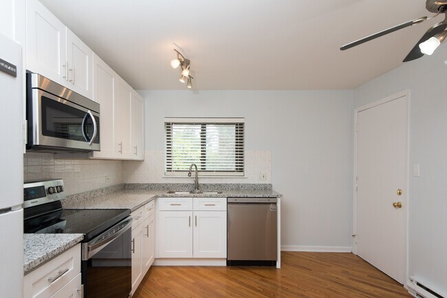 Foto del edificio - 2241 W Nichols Rd