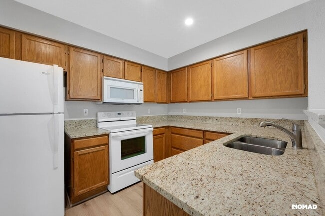 Building Photo - Spacious 2 Story Townhome + finished basem...