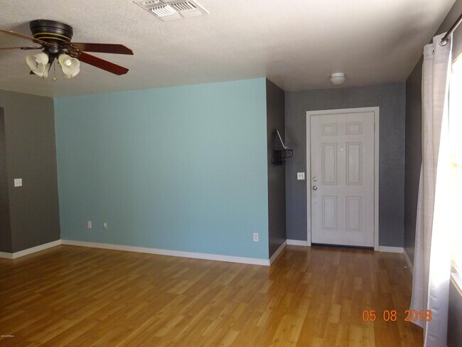 Foto del edificio - 13493 W Young St