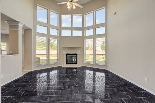 Foto del edificio - 13419 Sunset Bay Ln