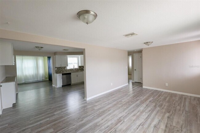 Building Photo - 3349 Silver Hill Dr