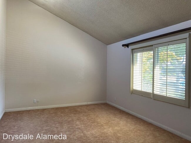 Building Photo - 2 br, 2 bath House - 1157 Island Dr (LO)