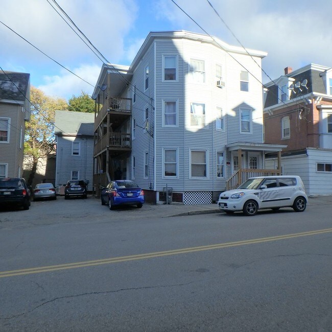 Building Photo - 38 College st - 3