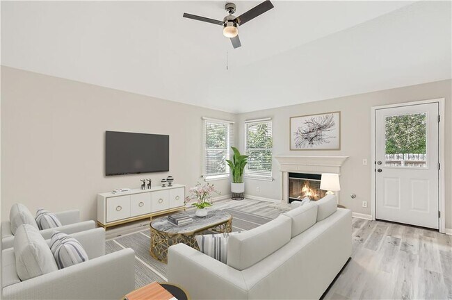 Building Photo - 102 Evergreen Cir