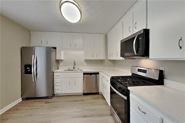 Building Photo - 1707 Hickory Grove Trail NW