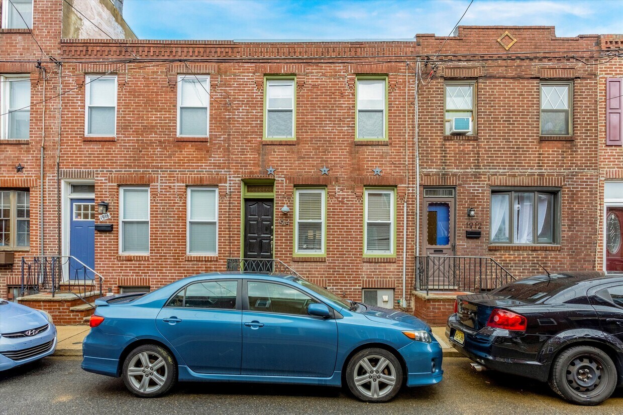 Primary Photo - 1914 S Alder ST