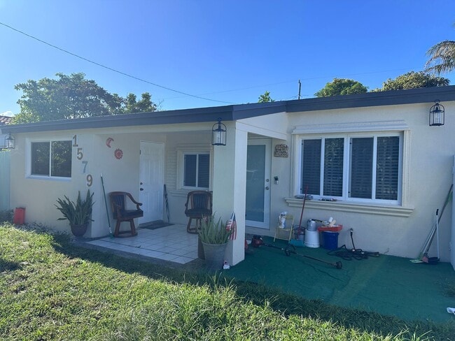 Studio in North Miami Beach Includes Utili... - Studio in North Miami Beach Includes Utili... House