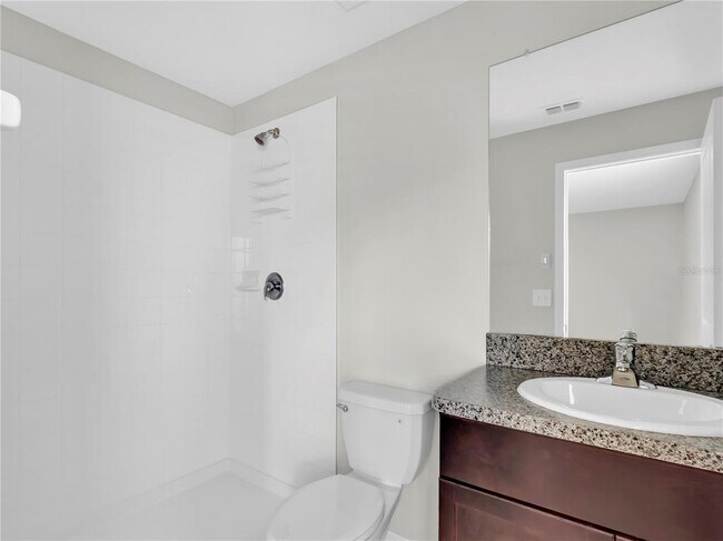 Foto del edificio - 16568 Delia St