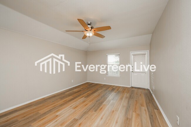 Foto del edificio - 1501 Meadow Creek Dr