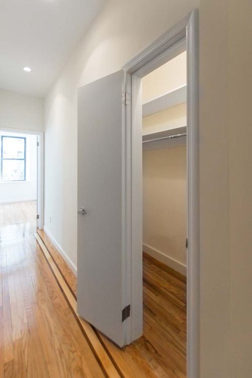 Building Photo - 435 W 51st St