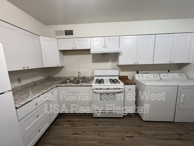 Foto del edificio - 2219 E Dortha Ave