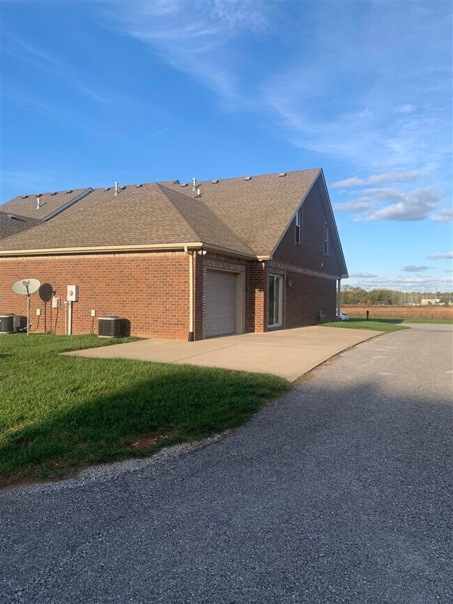 Building Photo - 617 Springfield Blvd