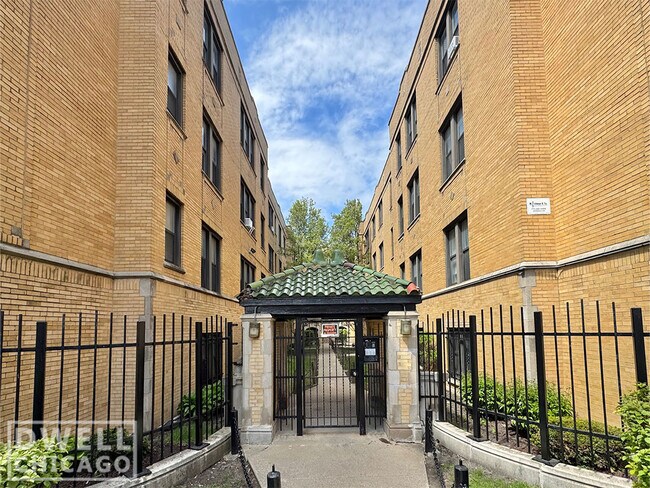Foto del edificio - 1544 N Kedzie Ave