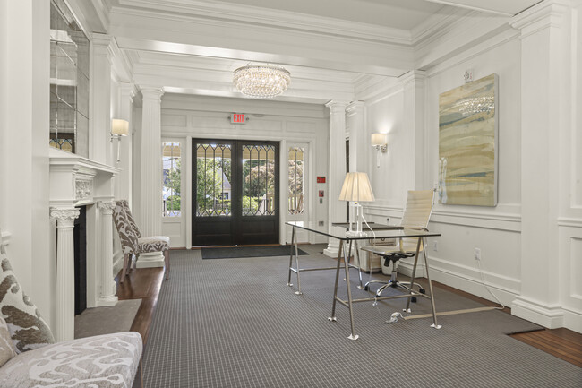 Foto del edificio - 165 Shore Rd