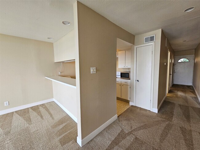 Foto del edificio - 12600 Melville Dr