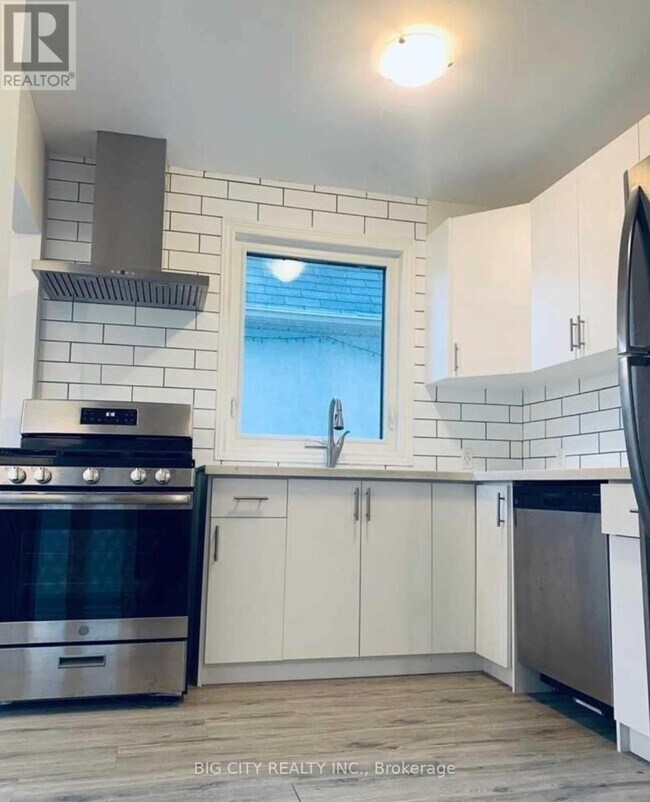 Photo du bâtiment - 75 Eileen Ave