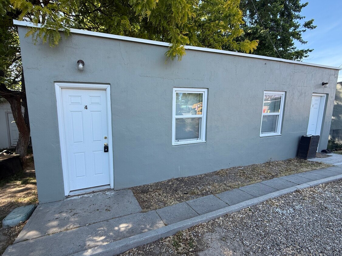 Foto principal - 1011 4th St N