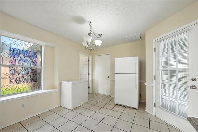 Foto del edificio - 2711 Primrose Ln