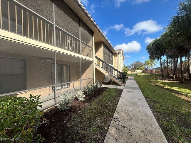 Foto del edificio - 5305 Summerlin Rd