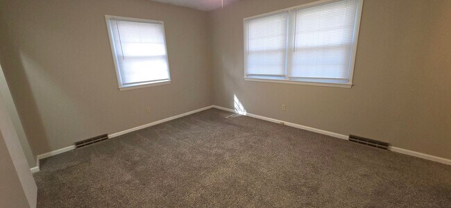 Building Photo - Beautiful 3 Bedroom Ranch in the Kickapoo School District! $1495