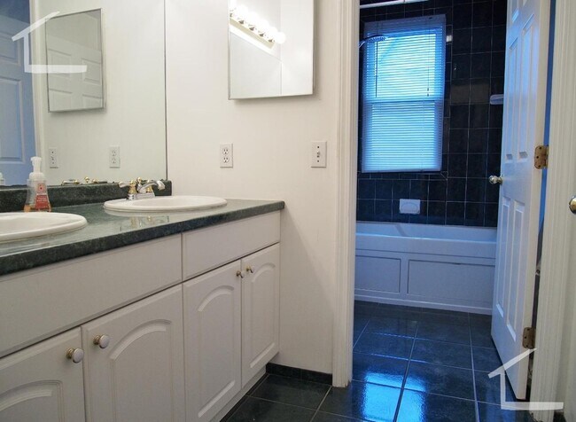 Foto del edificio - Available now - Brighton 4 Bed