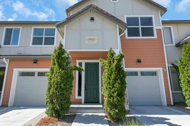 Building Photo - Gate 2 bedroom condo